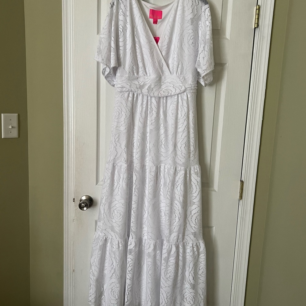 White Lilly Pulitzer Maxi dress. NEVER WORN. Size Large.